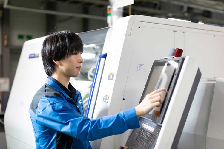 製造課員：2021年入社